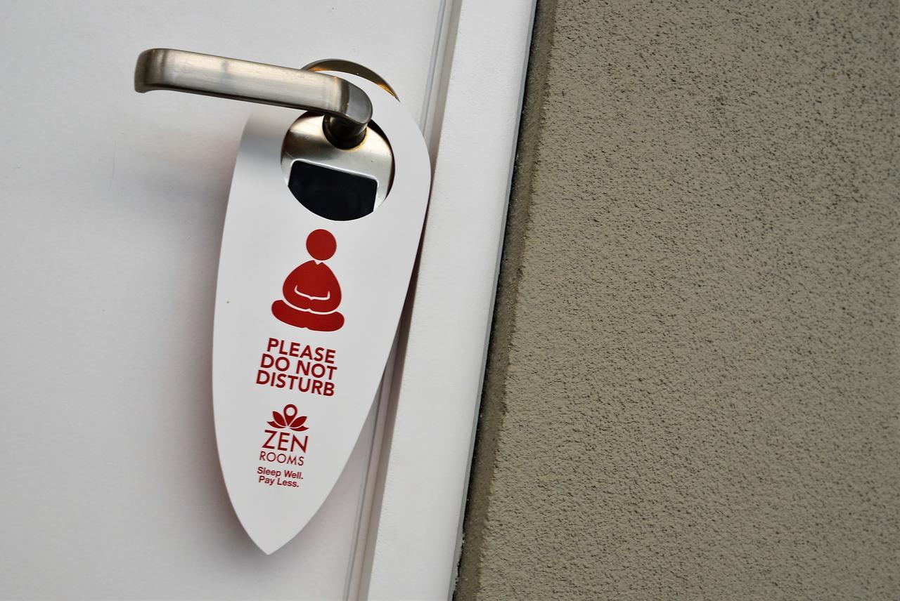 Zen Rooms Basic Kualanamu Medan Exterior photo