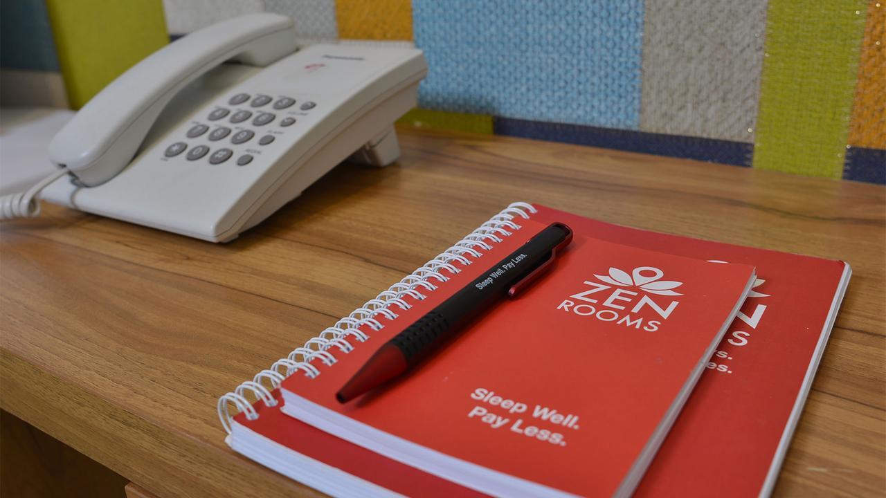 Zen Rooms Basic Kualanamu Medan Exterior photo