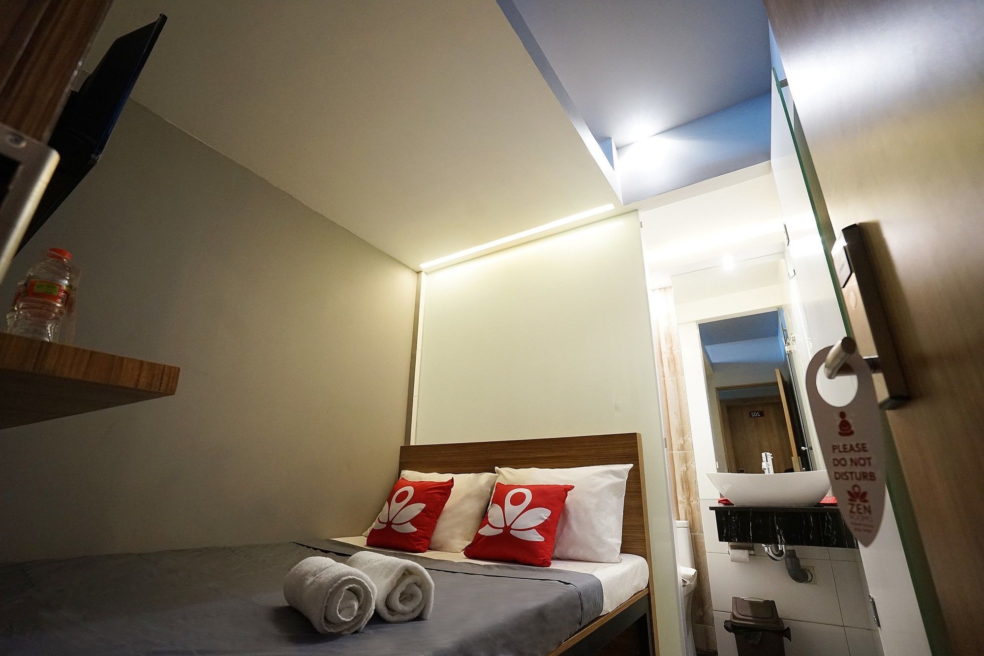 Zen Rooms Basic Kualanamu Medan Exterior photo